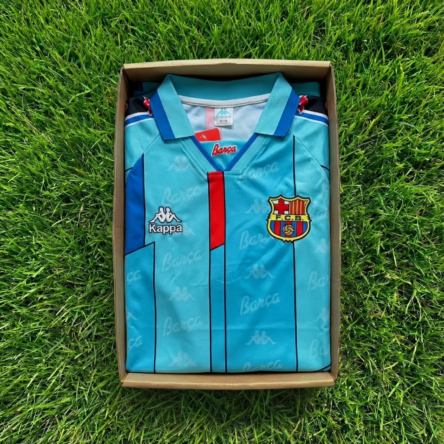 Retro Mystery Football Shirt Box (1 item)